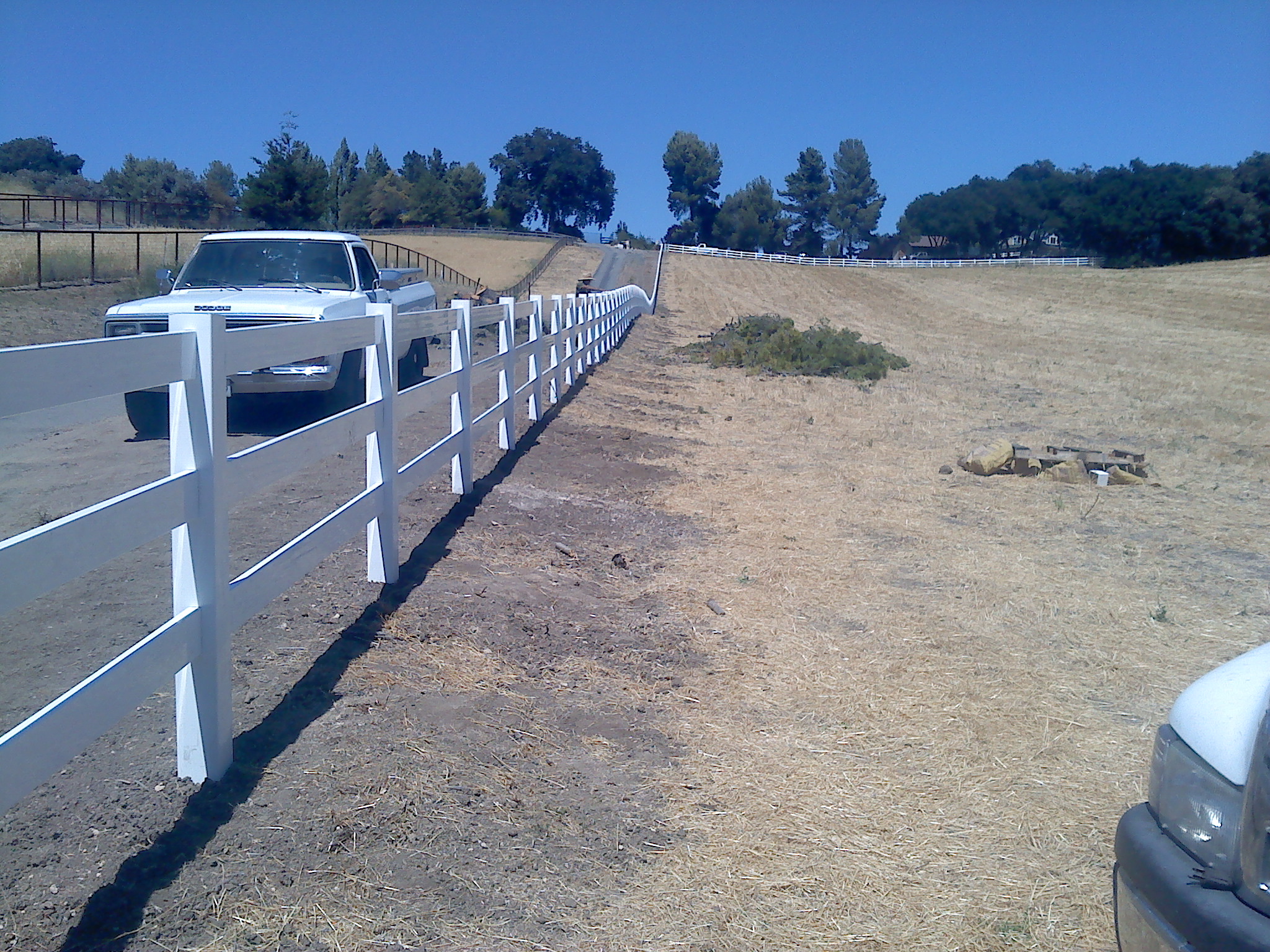 3 rail vinyl fencing